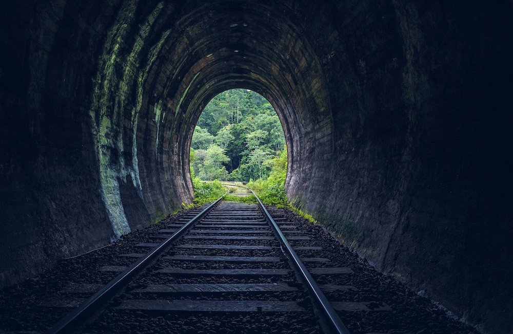 AdobeStock_lighttunnel