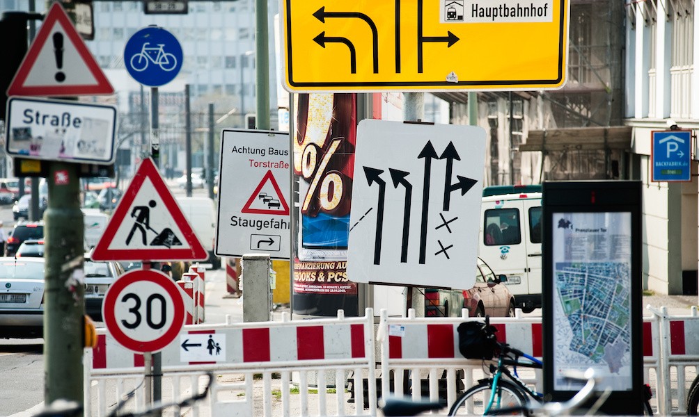 AdobeStock_streetsigns